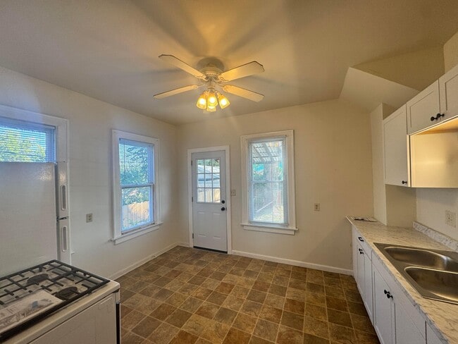 Photo - 2476 N 4th St
