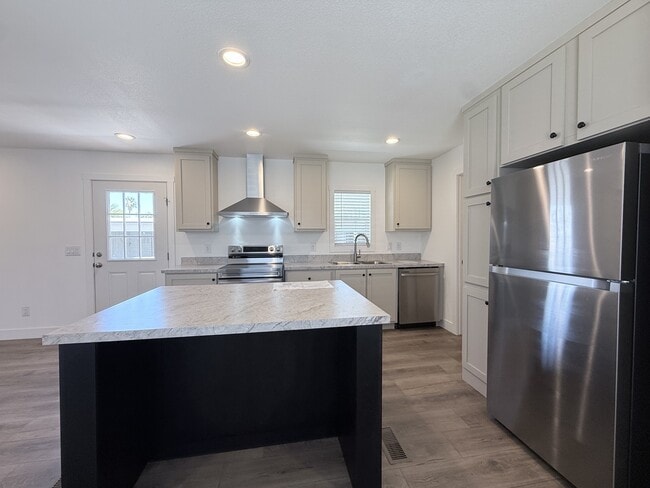Photo - 2060 N Center St