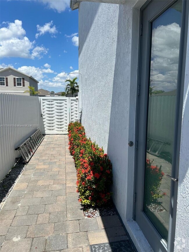 Building Photo - 13210 SW 270th Ter Rental
