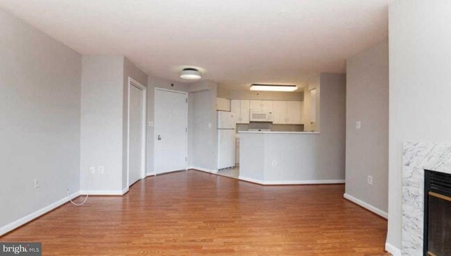 Building Photo - 1230 23rd St NW Unit 818