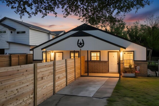 Photo - 1115 Brookswood Ave