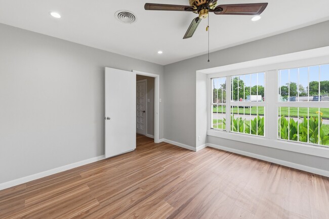 Photo - 1434 Marleen St