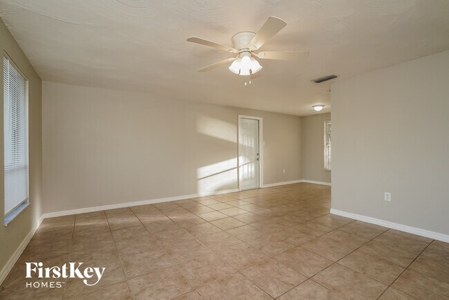 Photo - 2582 Lake View Blvd