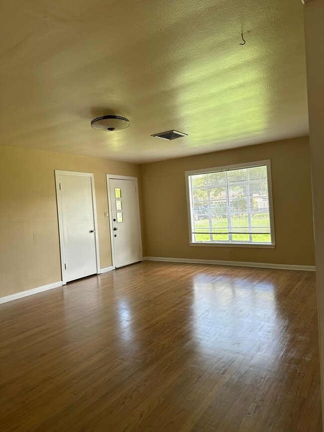 Photo - 1516 Walnut Ave