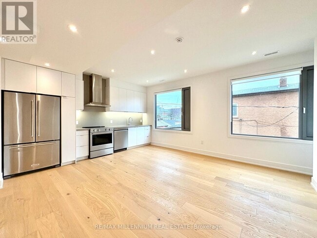 Photo - 155 Dovercourt Rd