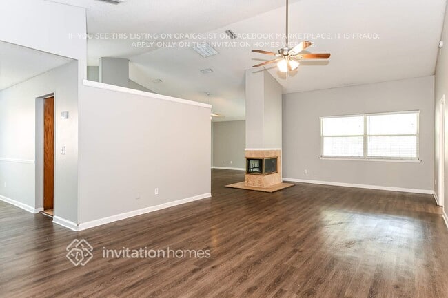 Photo - 2139 Lady Di Ln