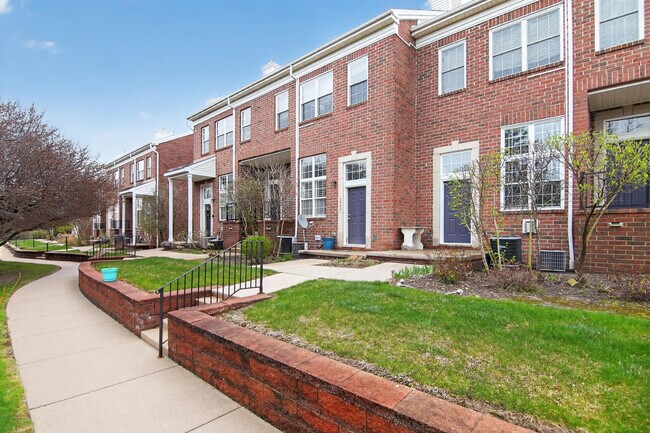 Photo - 1930 Lindsay Ln