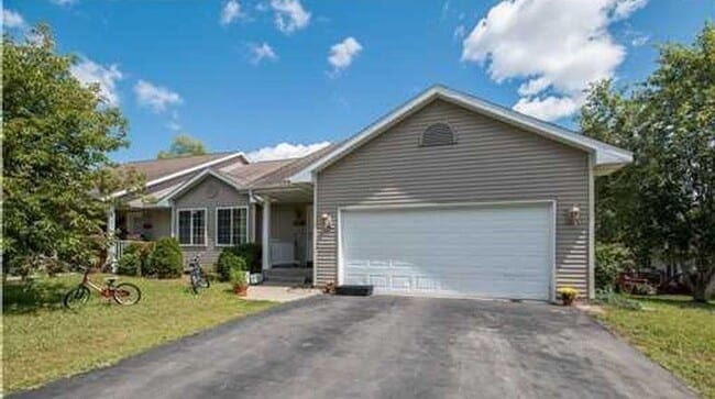 Photo - Huge 3BR/3ba Duplex on West Side of Eau Cl...