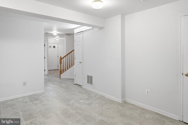 Photo - 7858 Seafarer Way