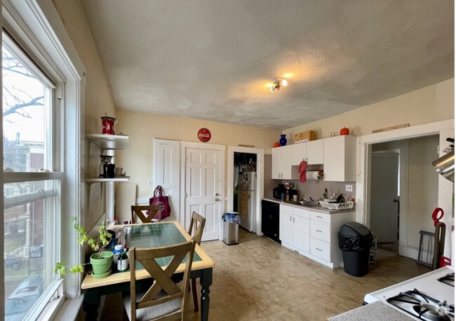 Building Photo - 97 Kilsyth Rd Unit 3 Rental