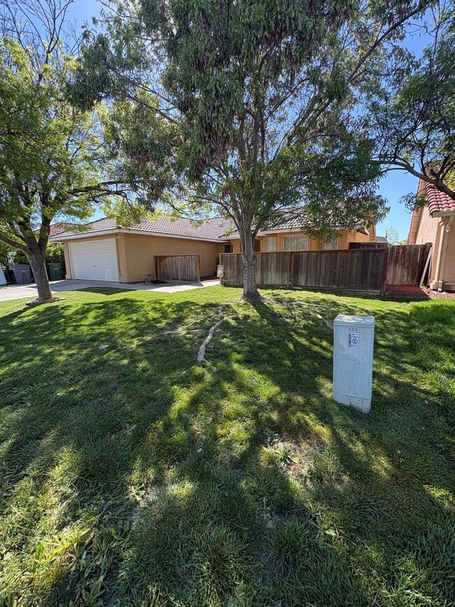Photo - AVAILABLE NOW– Beautiful & Spacious 4 Bedroom Home!