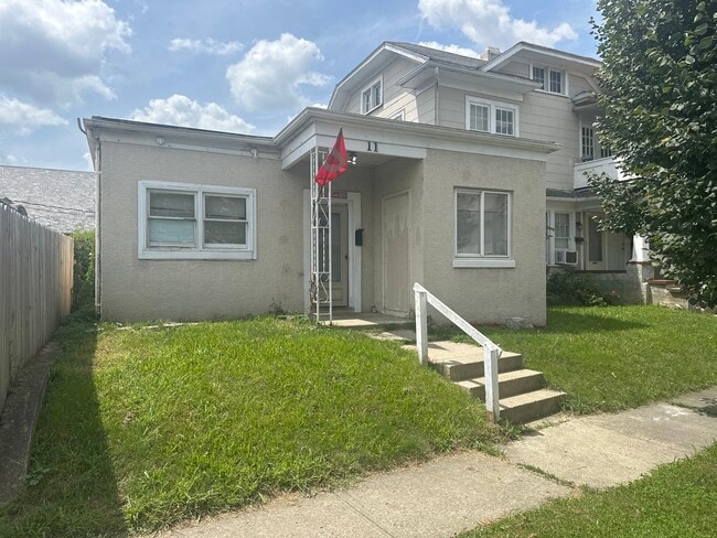 Building Photo - 11 N Roys Ave Unit 11 Rental