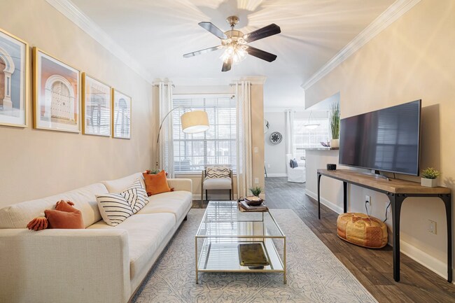 Photo - Quiet Luxury Living Just Mins from the Gal... Unidad 10WS