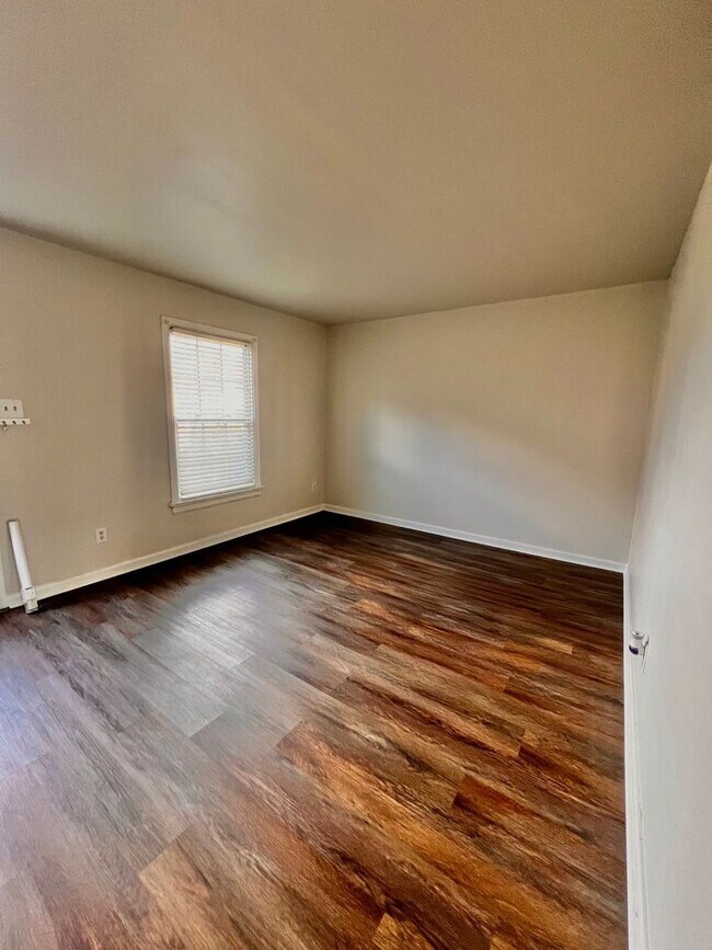 Photo - 4705 Brompton Square