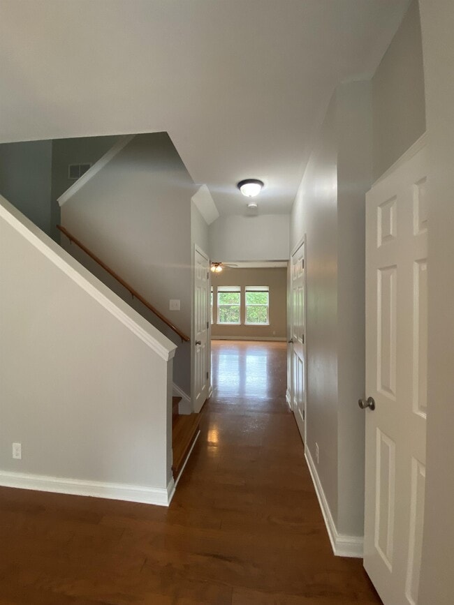 Photo - 355 Vineland Pl Dr