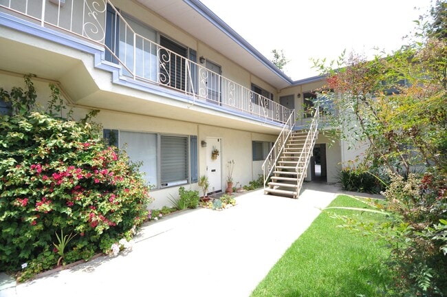 Building Photo - 121 W Arrellaga St Rental