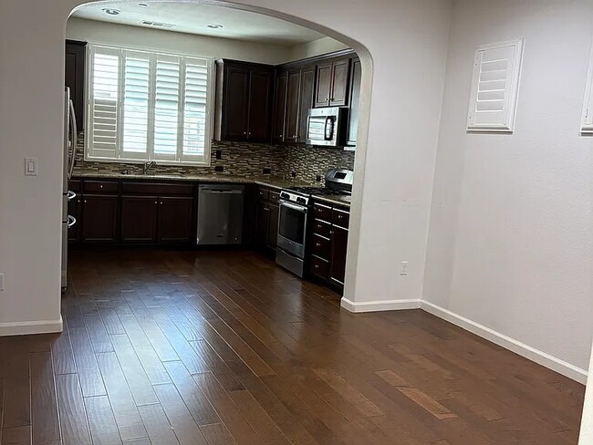 Photo - 1016 Applewood Dr