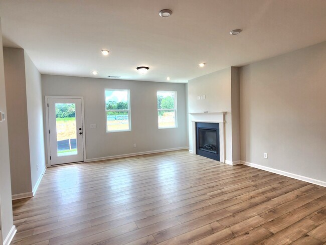 Photo - 848 Lareas Way