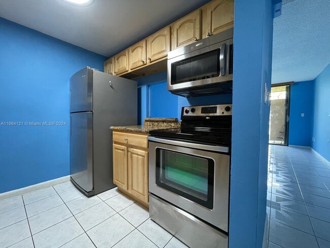 Photo - 14611 N Kendall Dr Unidad 107L Rental