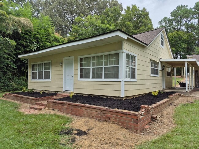 Building Photo - 8085 Cedar Hill Ln Rental