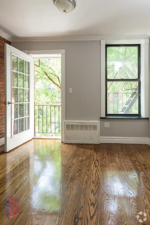 Building Photo - 521 E 5th St Rental
