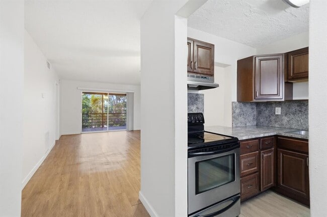 Building Photo - 1400 NE 57th St Unit 304