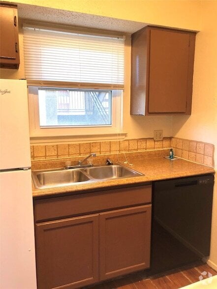 Building Photo - 410 Bryan St Unit 17 Rental