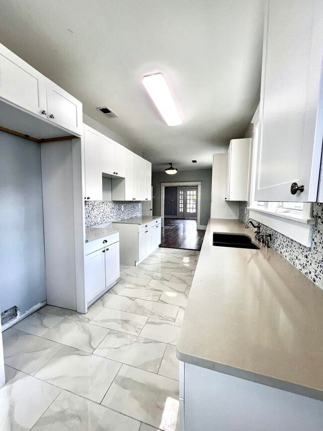 Photo - 1052 Faxon Ave