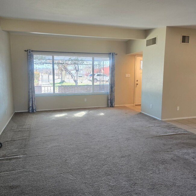 Photo - A Slice of Country Living!