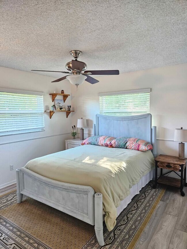 Building Photo - 425 Vandergrift Dr Rental