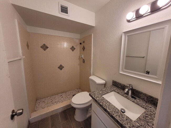 Photo - 2630 S Virginia Dr Unit 2630