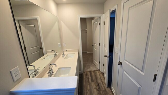 Photo - 121 Tango Dr