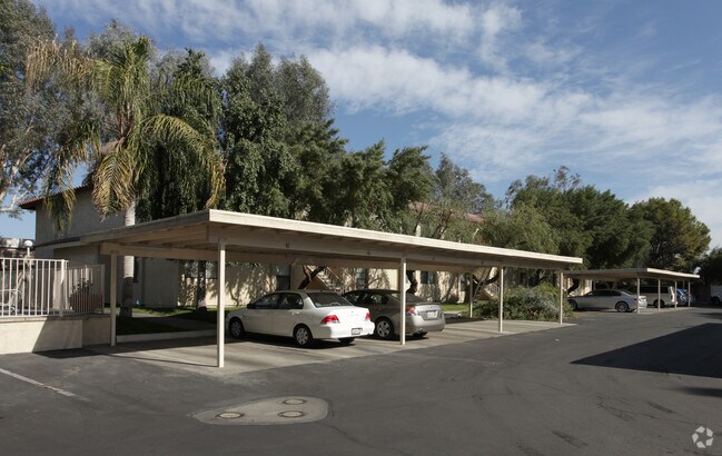 Royal Oaks Apartments - Royal Oaks Apartments
