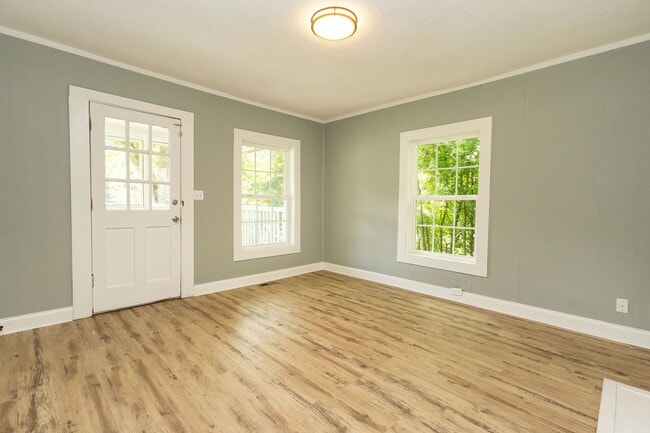 Photo - 114 1st St