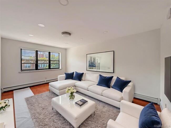 Building Photo - 281 W 234th St Unit 2