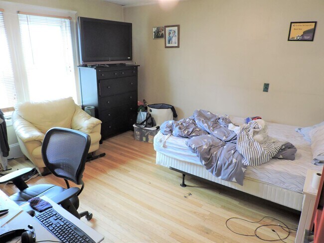 84 Henry St Unit 1