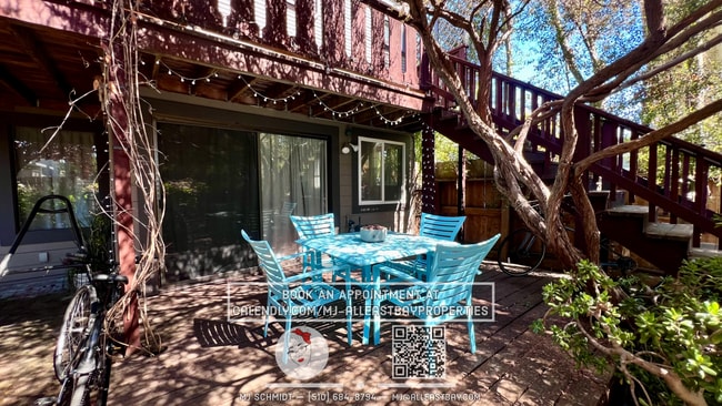 Building Photo - Garden oasis 2 bedroom with wrap around ya... Unit A