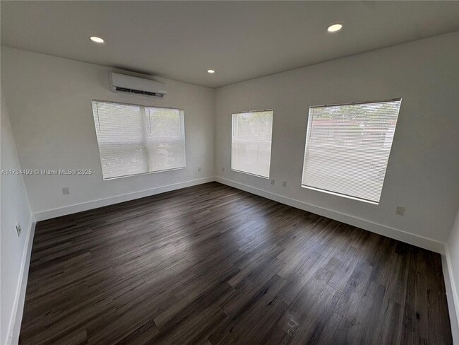 Photo - 3237 SW 4th St Unit 1