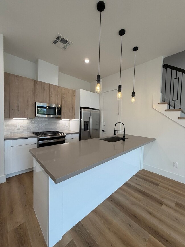 Photo - 6733 Peerless St