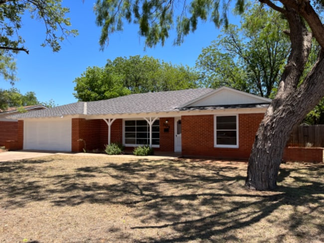 Photo - 309 Moore Dr House