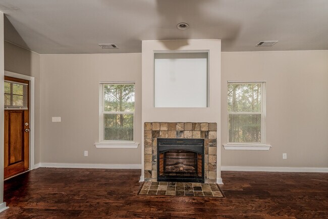 Photo - 245 Hathaway Ln