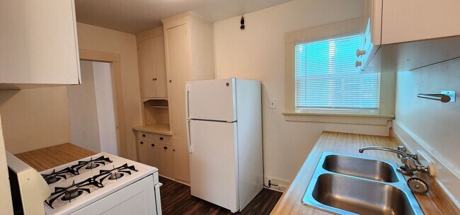 916-922 Orange Ave.