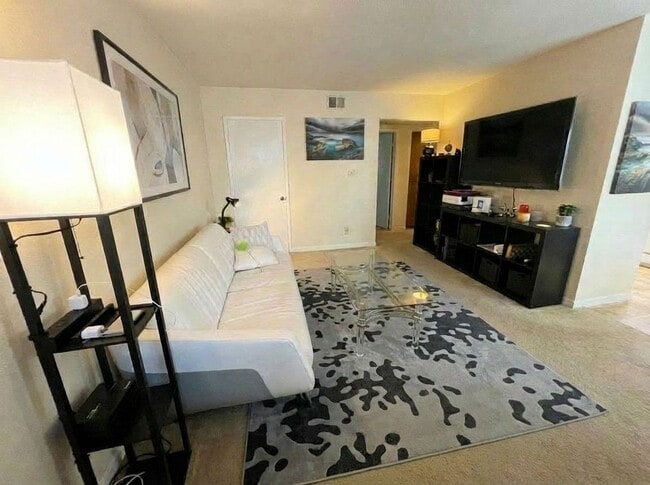 Photo - NOK Unidad 4464 Noyes Street #2