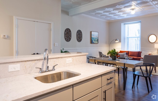 1BR, 1BA _828 SF