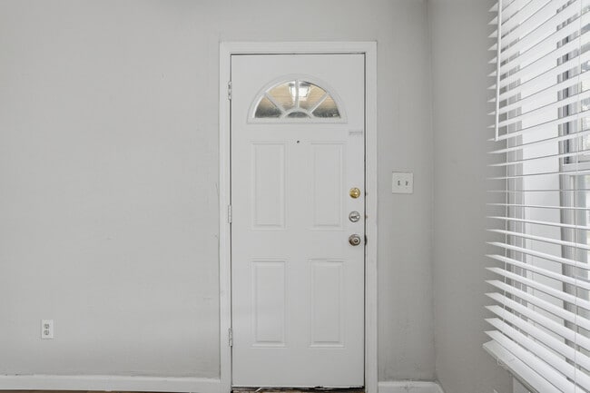 Photo - 505 E Heron St
