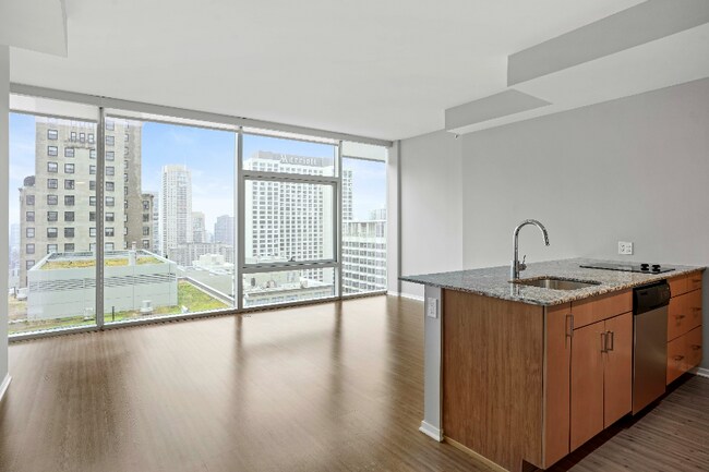 Photo - 203 E Illinois St