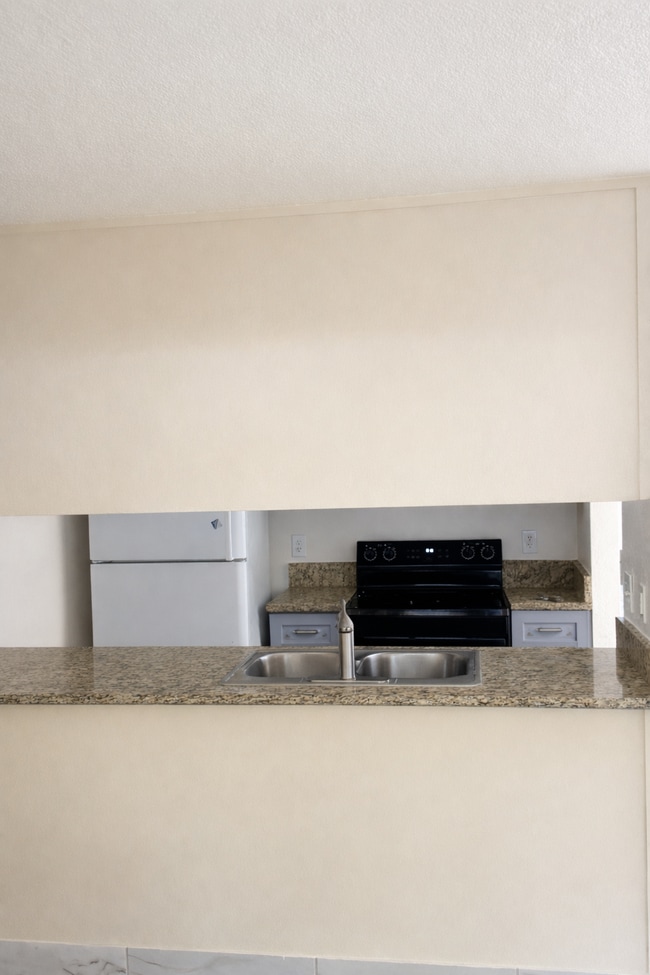 Photo - 611 North School street