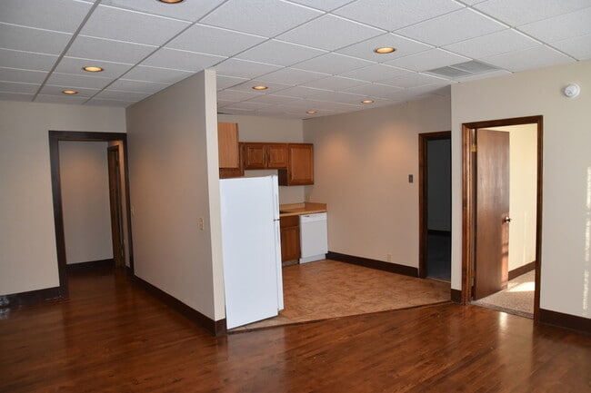 Building Photo - 5402 S 77th St Unit #9