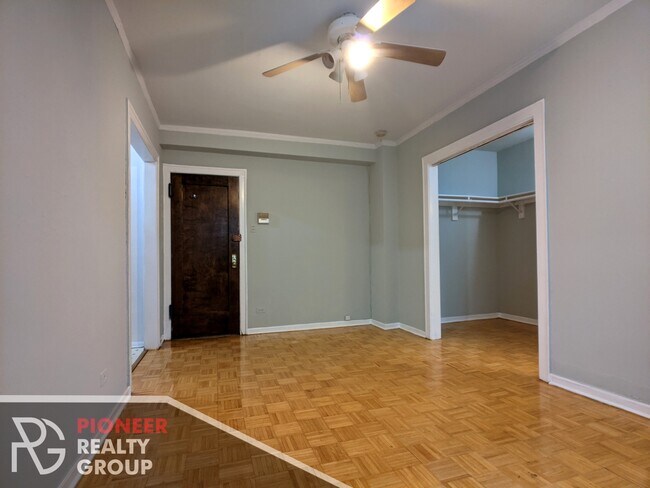 Photo - 739 W Belmont Ave