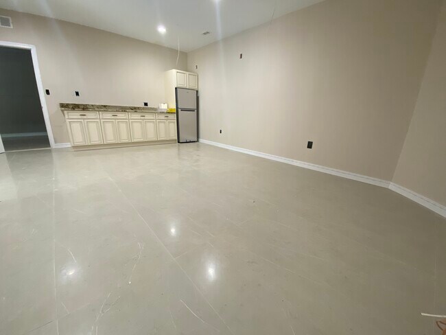 Photo - 10527 Belmont Blvd Apartments Unit 1